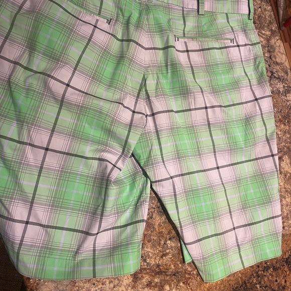 Nike golf shorts - Picture 2 of 6
